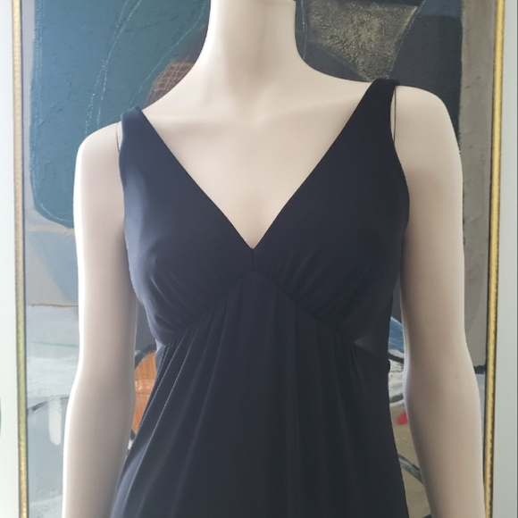 Laundry by Shelli Segal | V-neck Maxi Dress with Mesh Panels - Picture 3 of 6